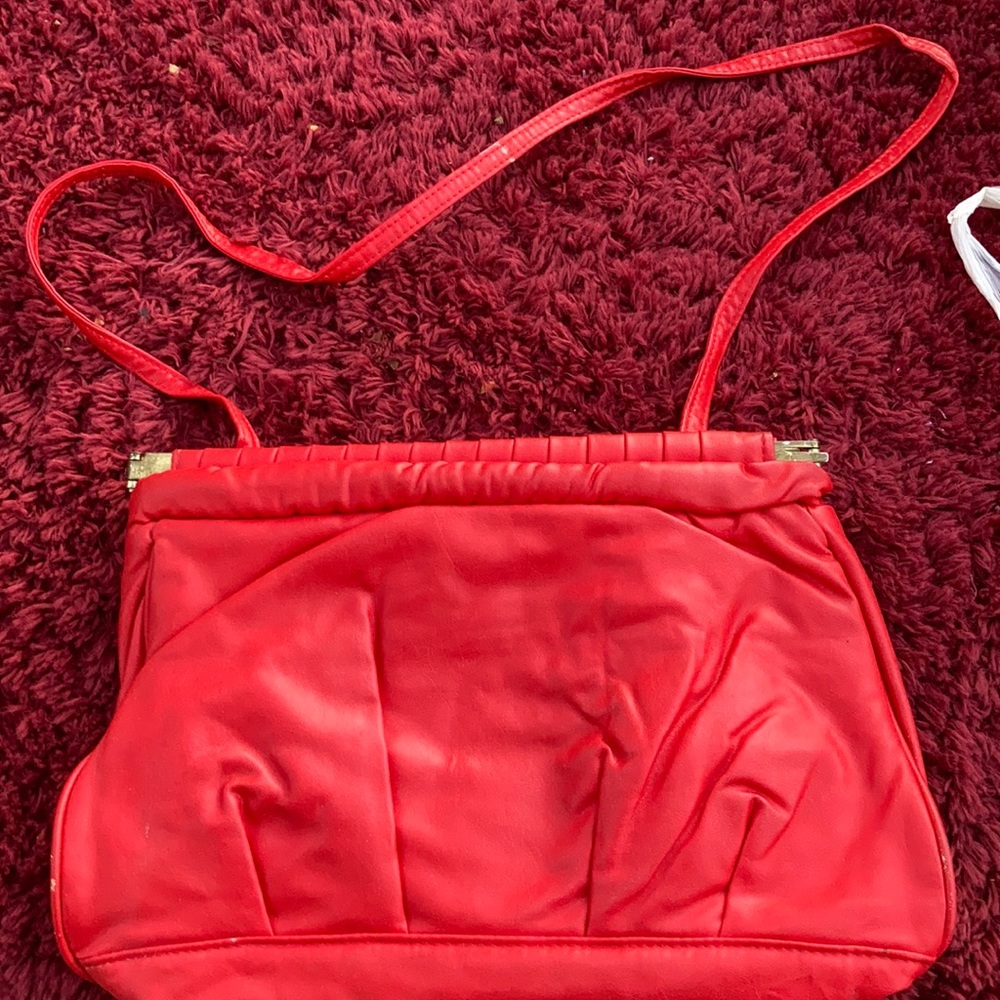 Red hand bag / shoulder/cross body